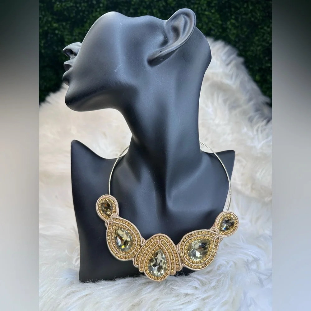 Nwt handmade stitched woven artesanal Elegant‎ Gold Statement Necklace